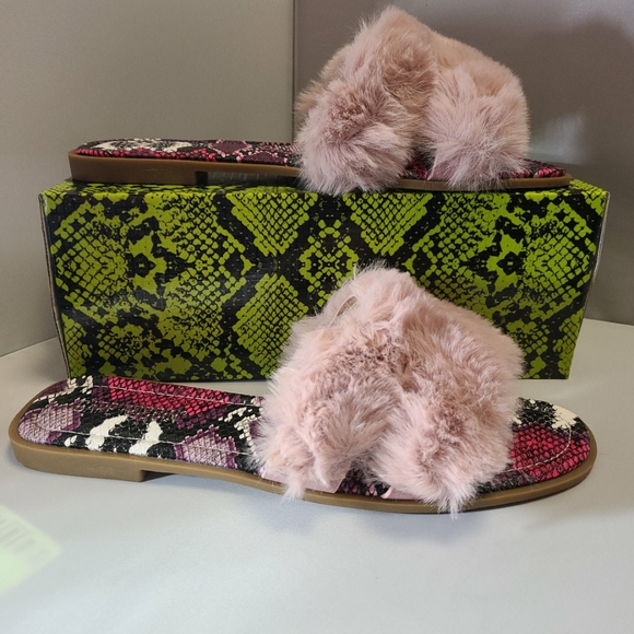 Pink faux fur sandals slip ons - Picture 3 of 10